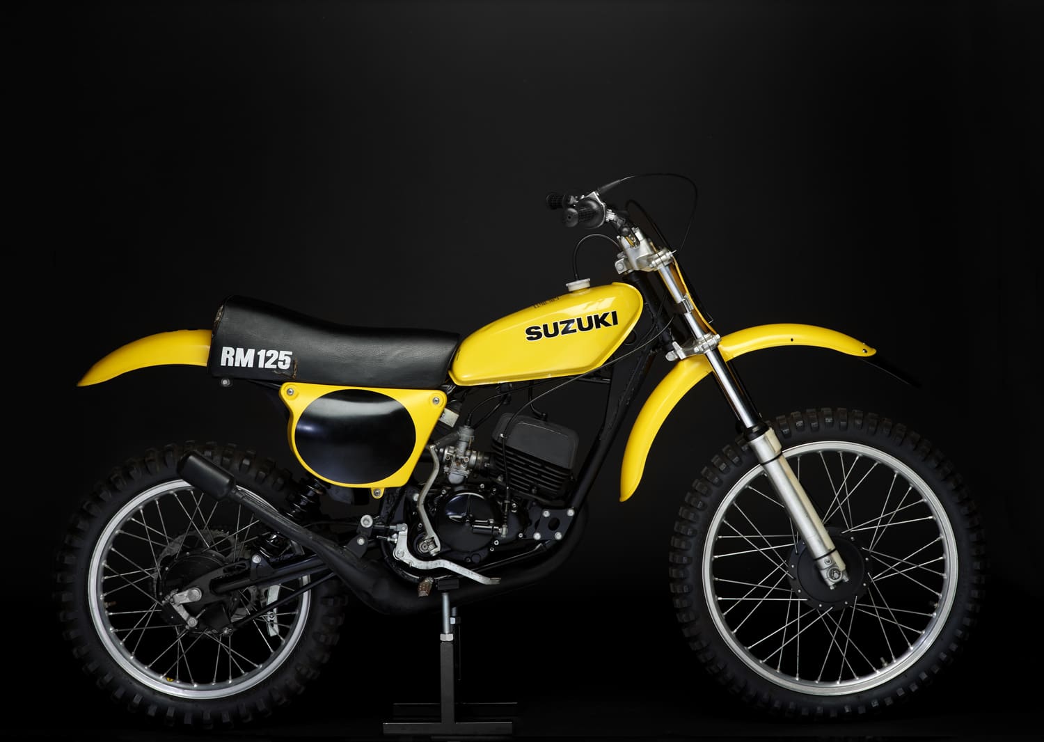 1975 Suzuki RM125M bike on black background