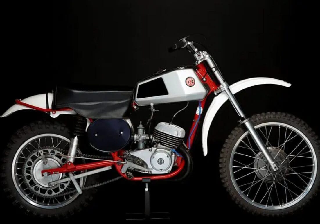 Right side view of 1976 CZ 125 Falta